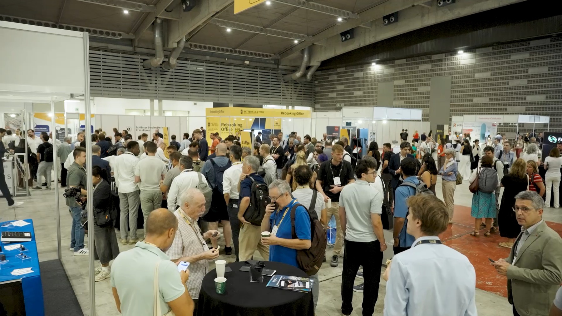 Aisle full of attendees at Battery & ES Tech Europe 2026, at Fira Barcelona Gran Via